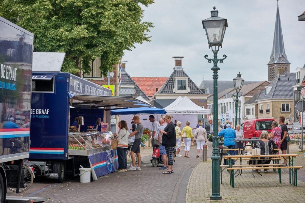 Vlootschouw historische reddingboten in Friesland