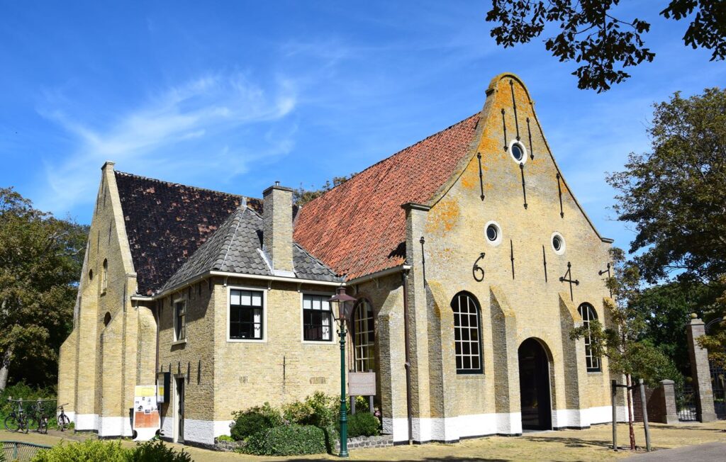 Tussen kerk en kroeg in Friesland