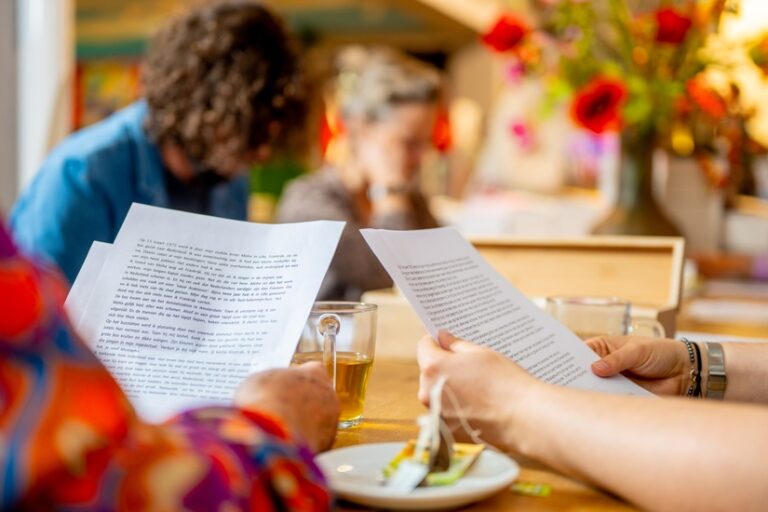 Mei-inoar lêze (samenlezen) Workum