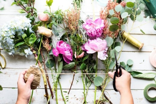 Bloemschikken met high tea — lezing in Friesland