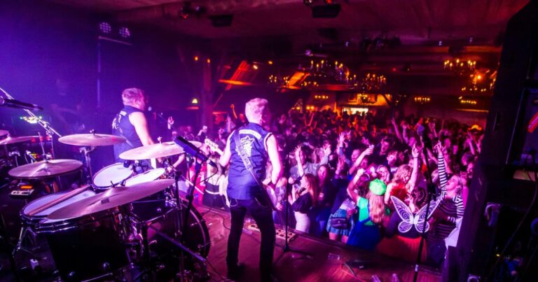Boerenrocknacht 2026 met De Suskes en The Bountyhunters — muziek in Friesland